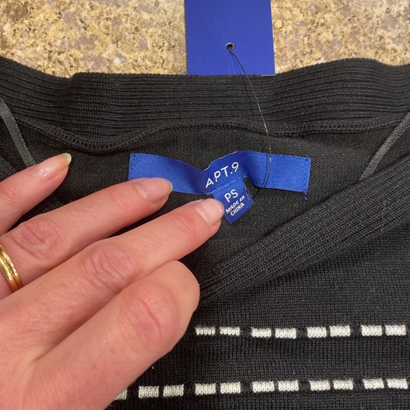 NWT Apt. 9 Petite Small Sweater Rushed Side Pullover Short Sleeve Black & White - Picture 2 of 16